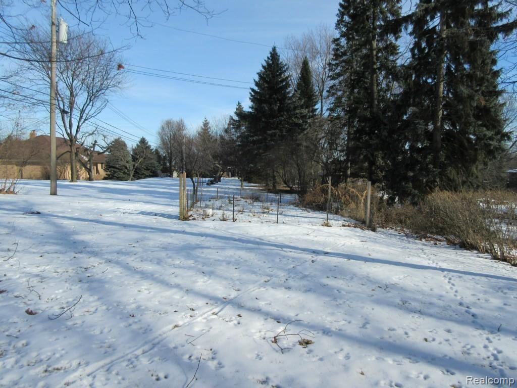 195 Boyken Road Rochester Hills, MI 48307 - Photo 23 of 40
