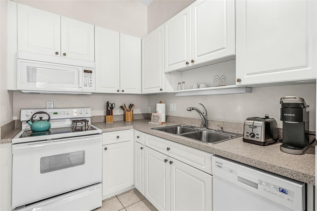 6020 Midnight Pass Road Sarasota, FL 34242 - Photo 10 of 18