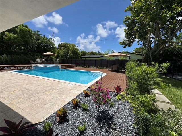 $4,975,000 | 10475 Southwest 72nd Avenue, Pinecrest, FL 33156