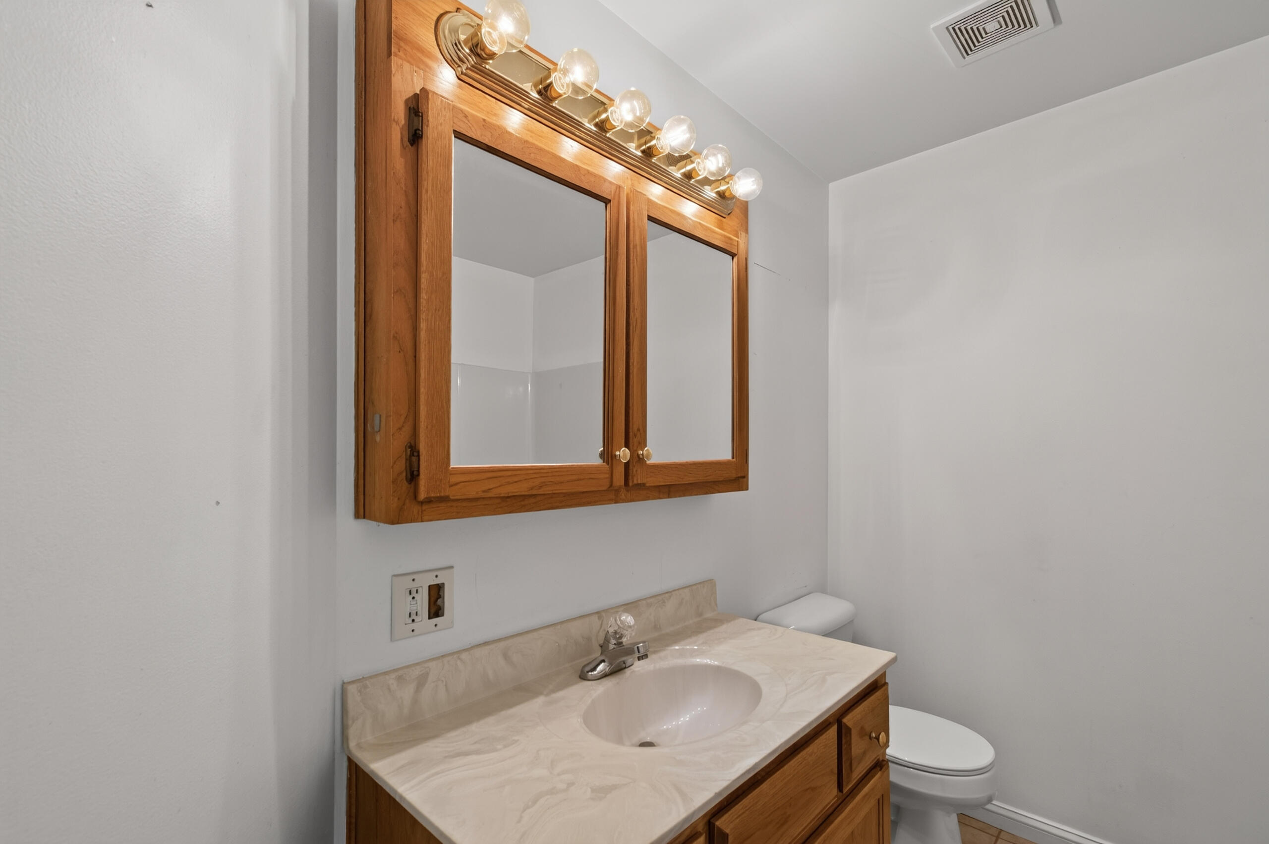364 Ridgeview Drive Berea, KY 40403 - Photo 37 of 48 Guest Bath #1