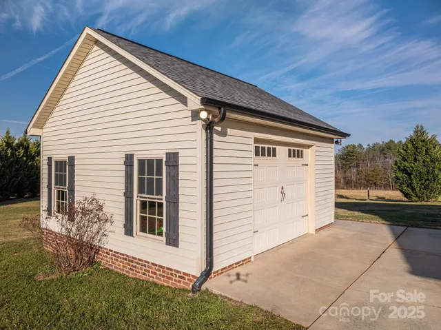 a view of house with backyard