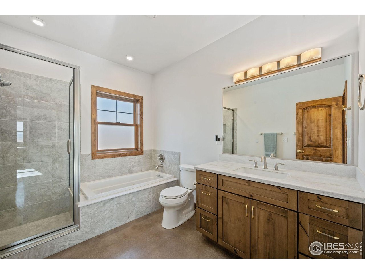 202 Roundtree Road Livermore, CO 80536 - Photo 32 of 50 Shared Full Bathroom
