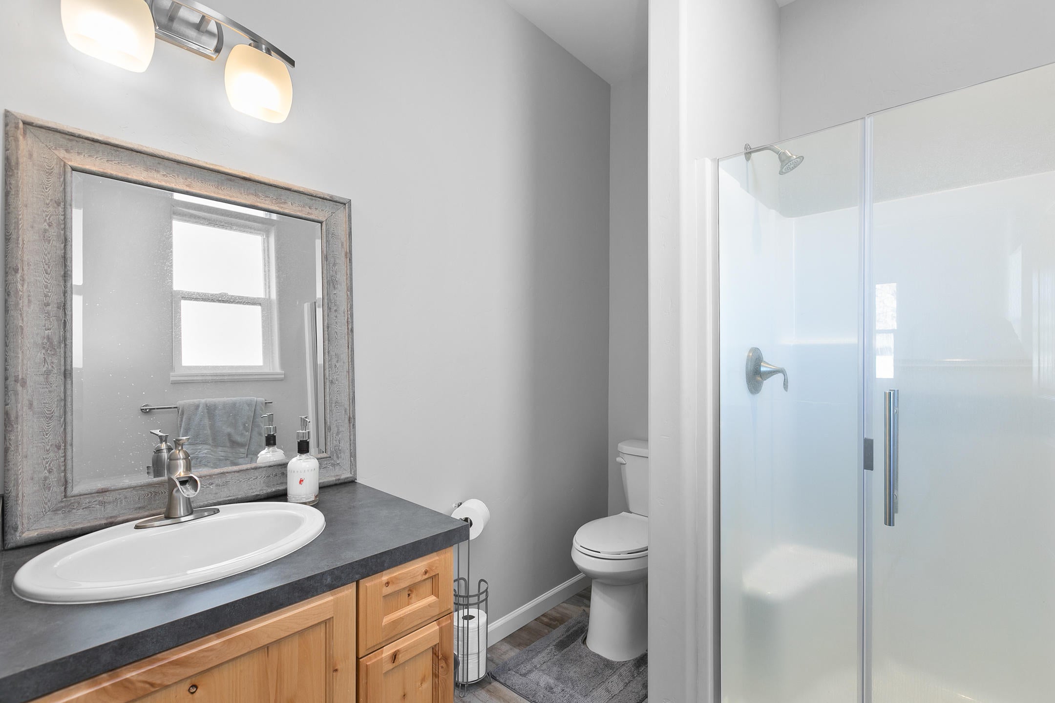 239 Southwest 11th Street Redmond, OR 97756 - Photo 11 of 15 2011_11_21_239_11th_st_rdm-10