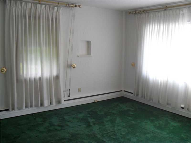 127 Old Walnut Hill Road Uniontown, PA 15401 - Photo 4 of 10 Living Room.