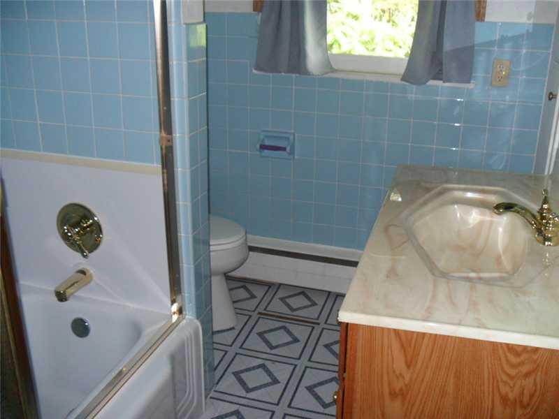 127 Old Walnut Hill Road Uniontown, PA 15401 - Photo 10 of 10 Full Bath.