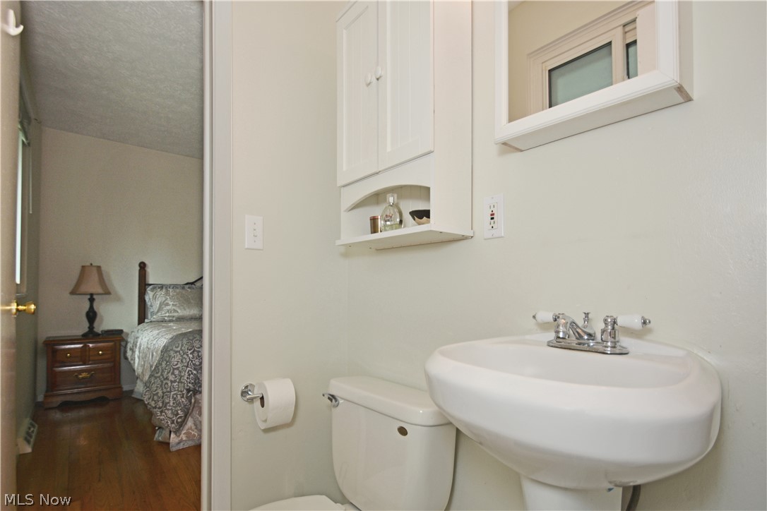 7310 Ames Road Parma, OH 44130 - Photo 14 of 29