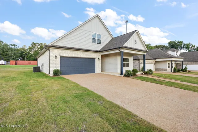 $325,900 | 6263 Clover Court, Walls, MS 38680
