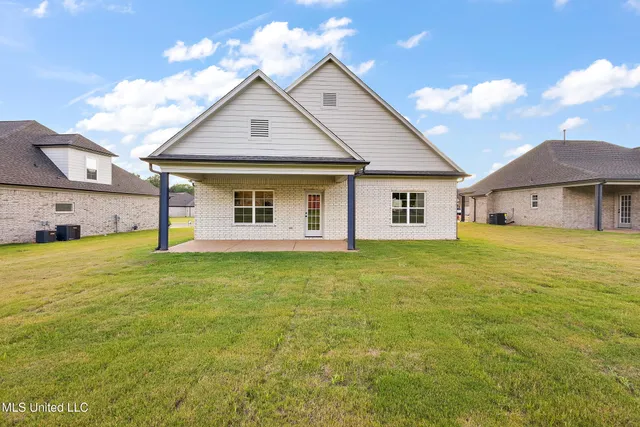 $325,900 | 6263 Clover Court, Walls, MS 38680