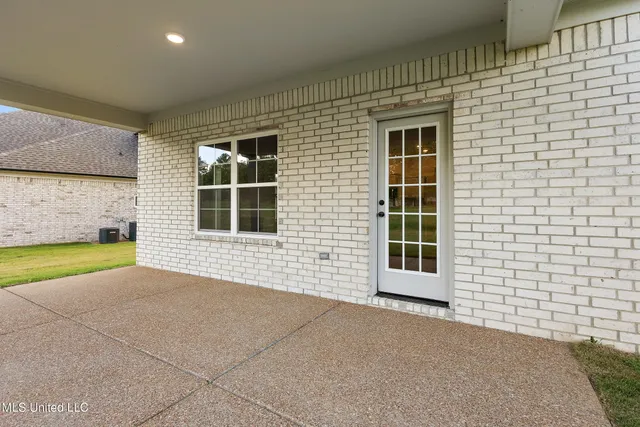 $325,900 | 6263 Clover Court, Walls, MS 38680