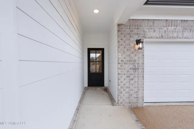 $324,900 | 6263 Clover Court, Walls, MS 38680