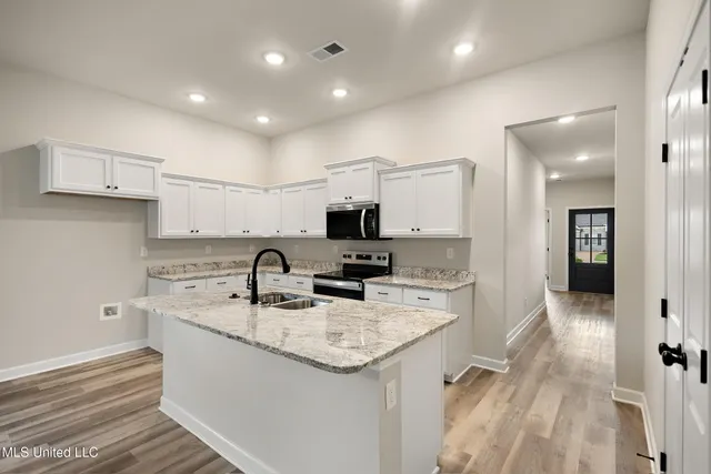 $325,900 | 6263 Clover Court, Walls, MS 38680