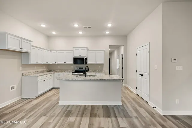 $325,900 | 6263 Clover Court, Walls, MS 38680