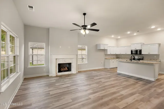 $325,900 | 6263 Clover Court, Walls, MS 38680