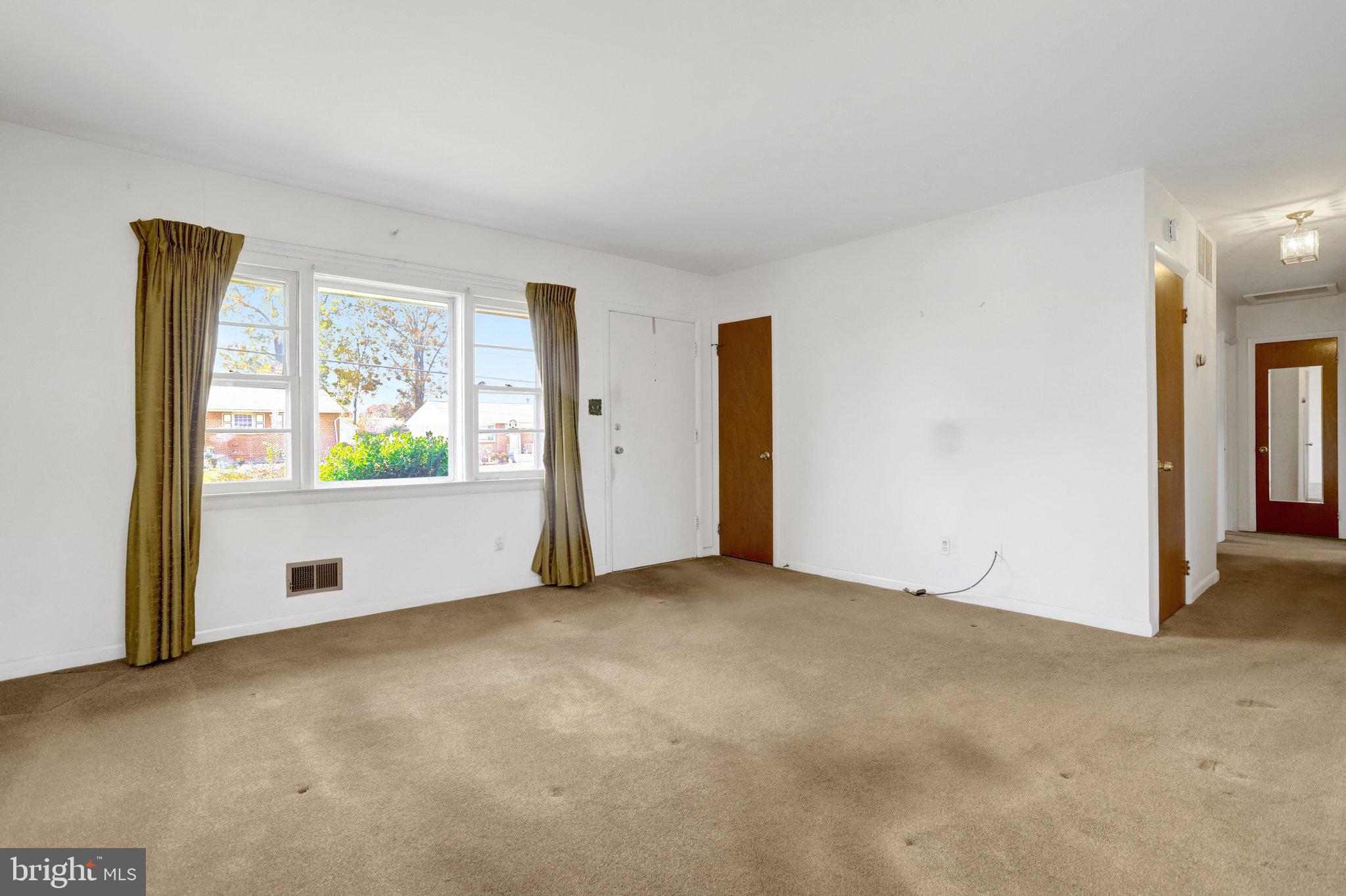 6928 Ruskin Street Springfield, VA 22150 - Photo 3 of 34 an empty room with window