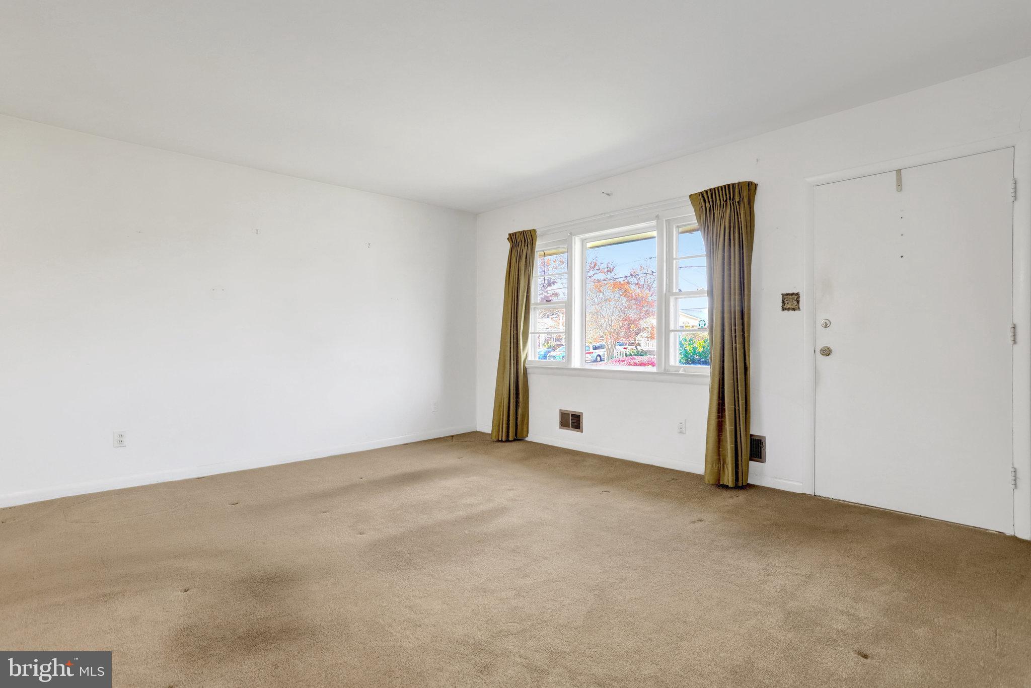 6928 Ruskin Street Springfield, VA 22150 - Photo 4 of 34 an empty room with windows