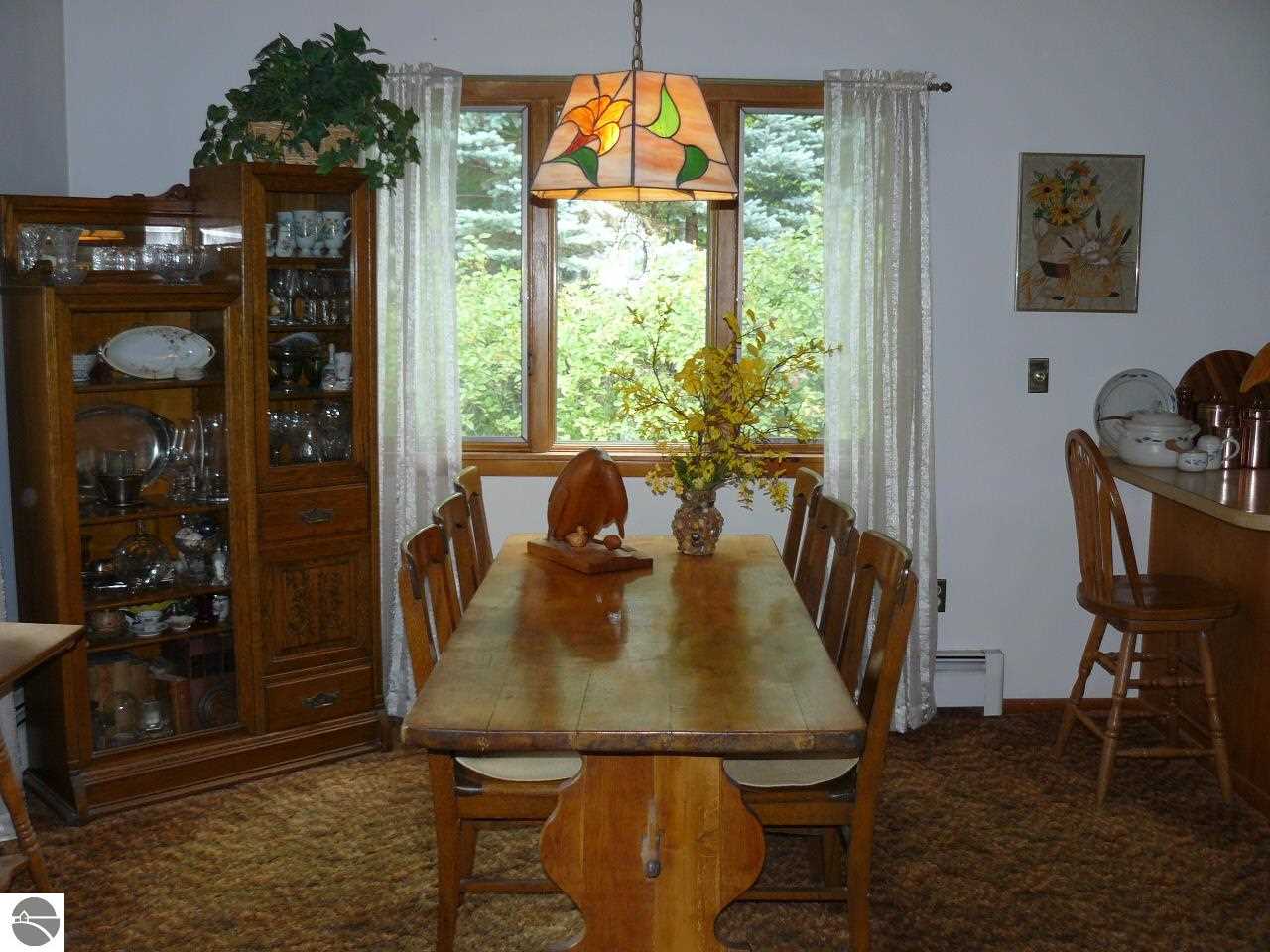8103 South Lakeview Road Traverse City, MI 49684 - Photo 7 of 31 1775122-6.JPG