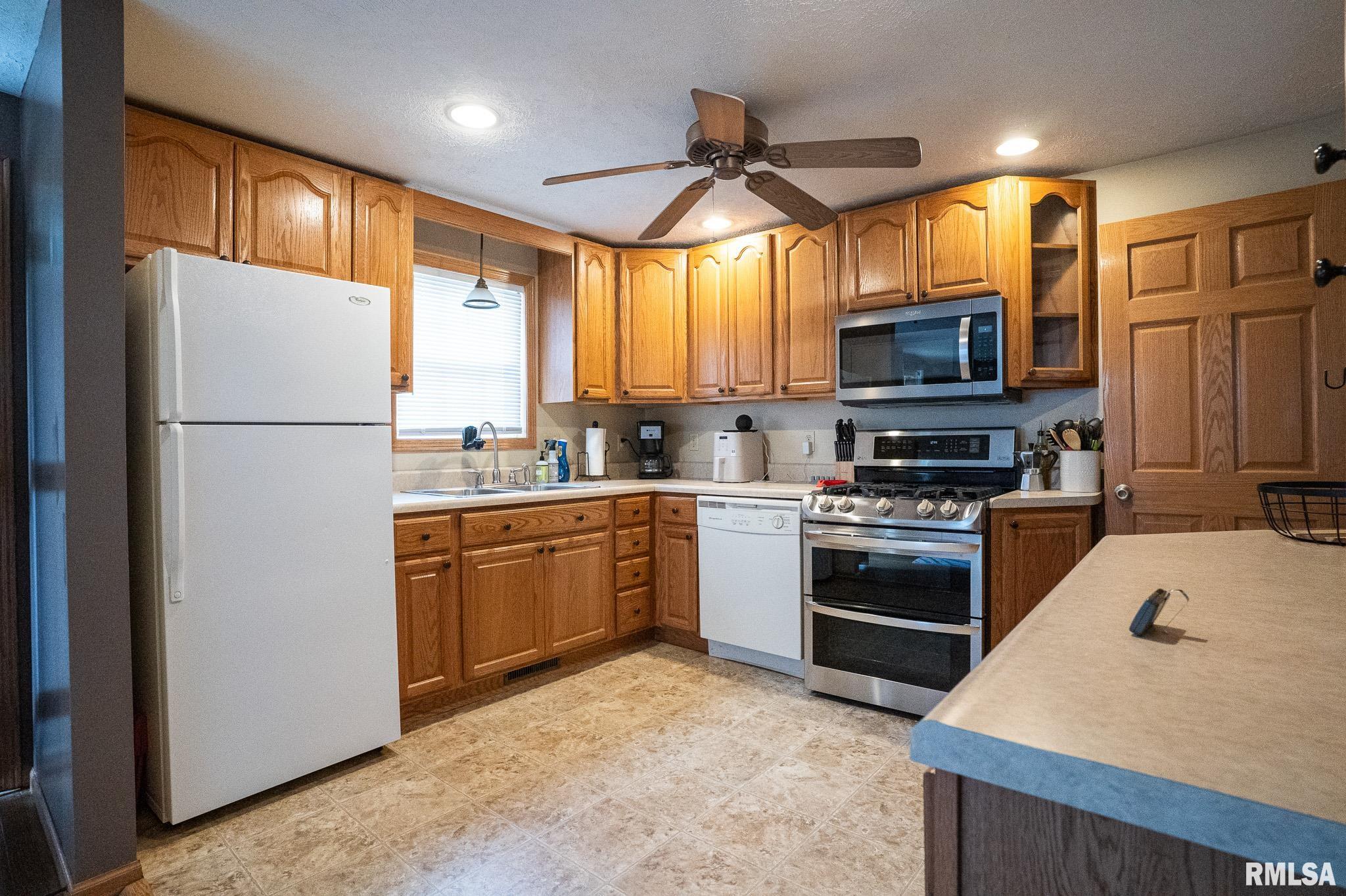 2008 North 22nd Street Springfield, IL 62702 - Photo 4 of 20
