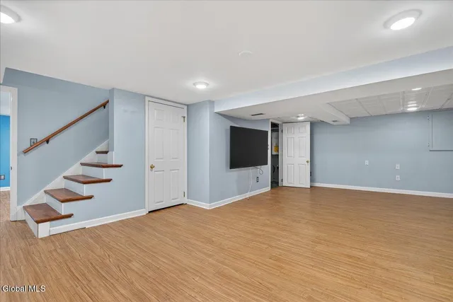 $330,000 | 2329 Niskayuna Drive, Niskayuna, NY 12309