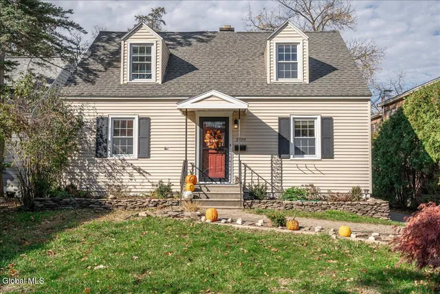 $330,000 | 2329 Niskayuna Drive, Niskayuna, NY 12309