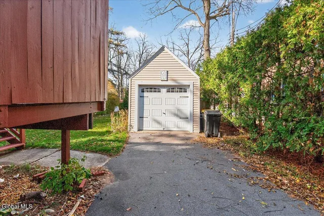 $330,000 | 2329 Niskayuna Drive, Niskayuna, NY 12309