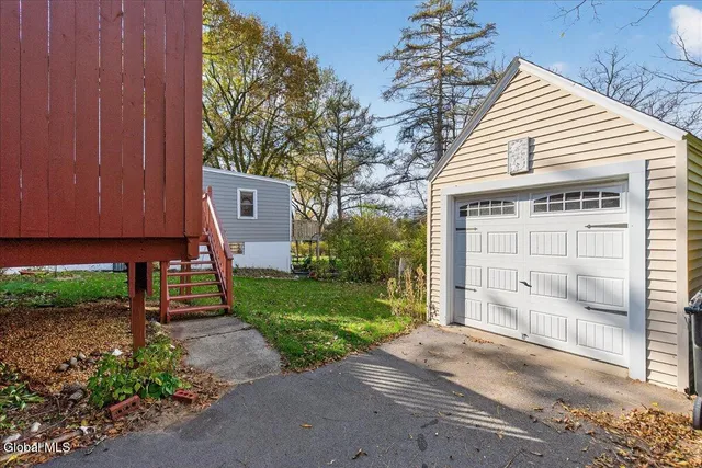 $330,000 | 2329 Niskayuna Drive, Niskayuna, NY 12309