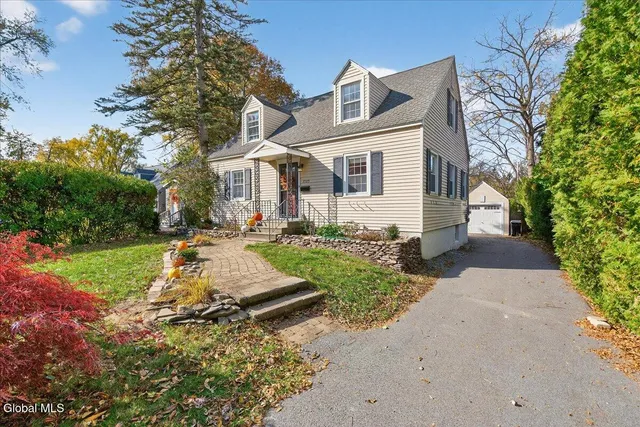 $330,000 | 2329 Niskayuna Drive, Niskayuna, NY 12309