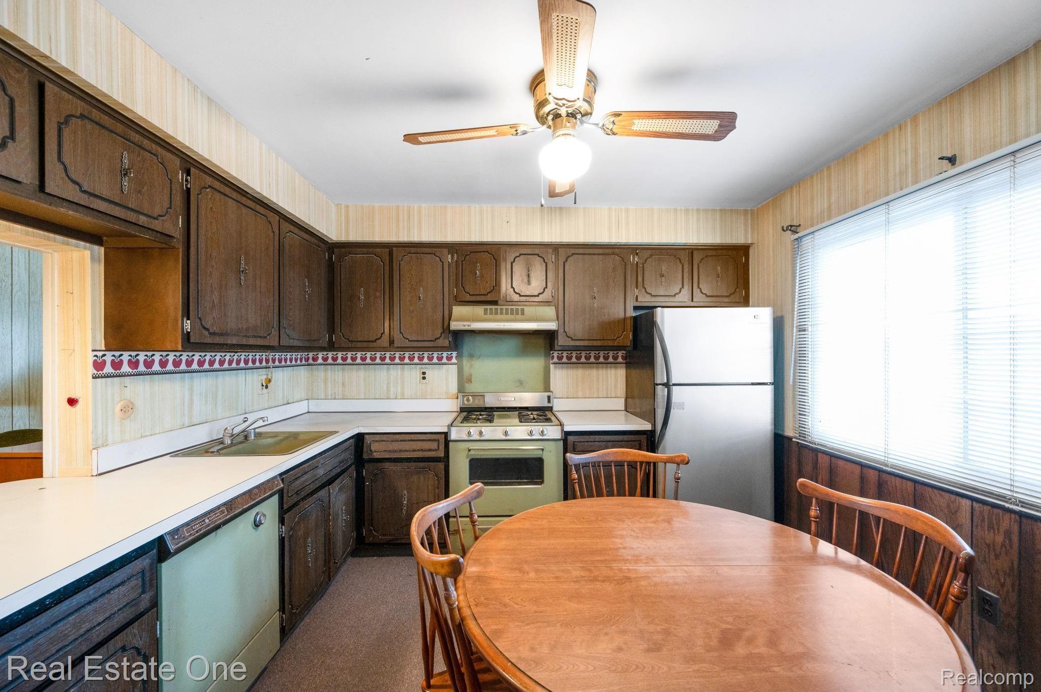 31261 Hoover Road Warren, MI 48093 - Photo 8 of 22 7-web-or-mls-31261-Hoover-Rd-7.jpg