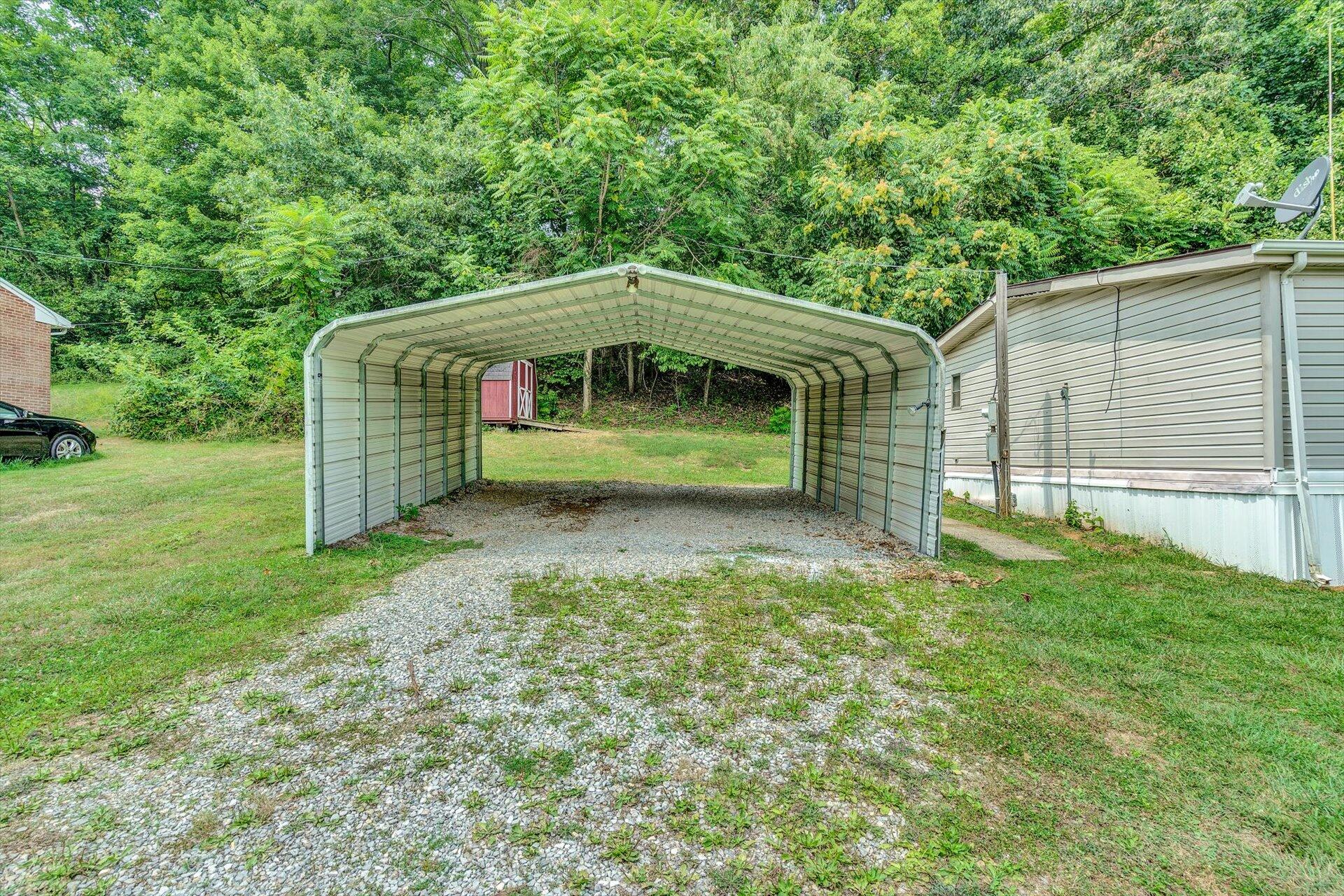 7231 Franklin Road Boones Mill, VA 24065 - Photo 3 of 28 04-080920210147
