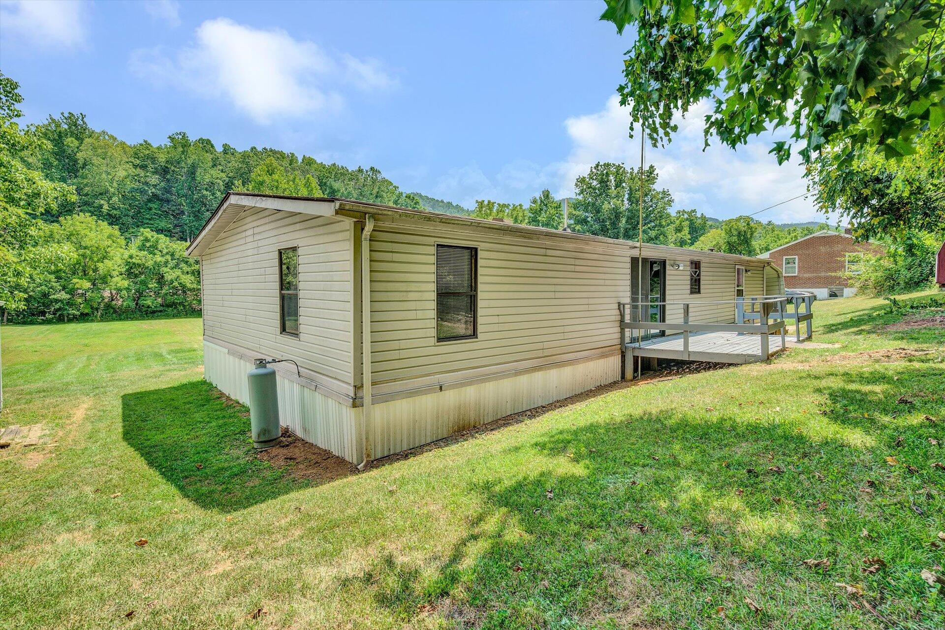 7231 Franklin Road Boones Mill, VA 24065 - Photo 23 of 28 26-080920210144