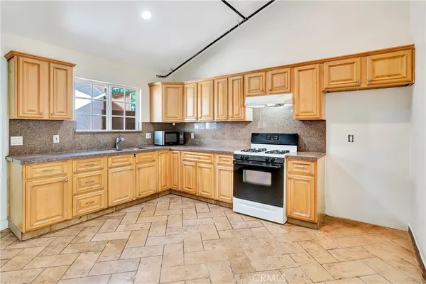 $2,750 | 6933 Amigo Avenue, Reseda, CA 91335