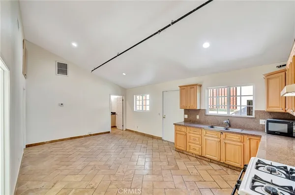 $2,750 | 6933 Amigo Avenue, Reseda, CA 91335