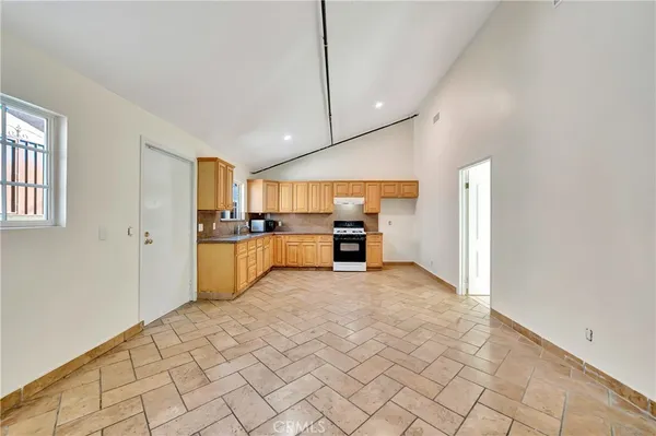 $2,750 | 6933 Amigo Avenue, Reseda, CA 91335