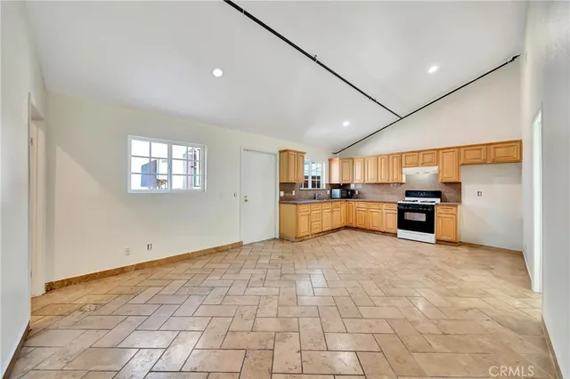 $2,850 | 6933 Amigo Avenue, Reseda, CA 91335