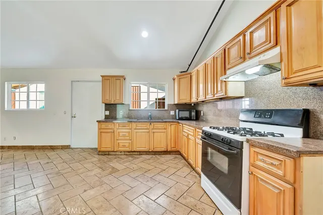 $2,850 | 6933 Amigo Avenue, Reseda, CA 91335