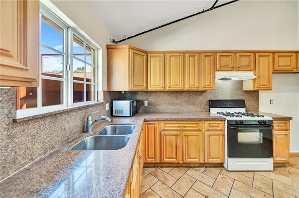 $2,750 | 6933 Amigo Avenue, Reseda, CA 91335