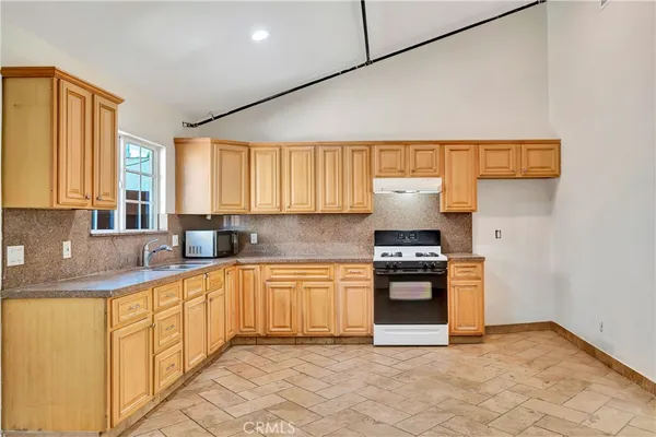 $2,750 | 6933 Amigo Avenue, Reseda, CA 91335