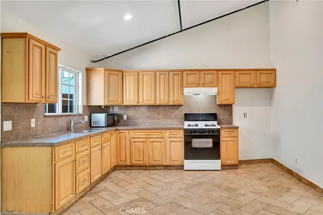 $2,850 | 6933 Amigo Avenue, Reseda, CA 91335