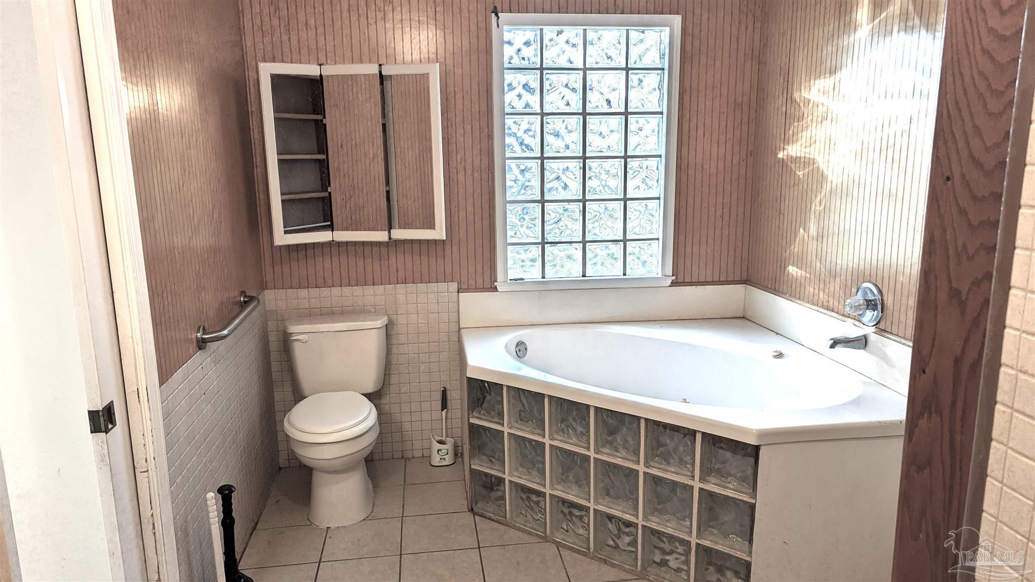 4312 Indiana Circle Pace, FL 32571 - Photo 13 of 21 Jetted Tub