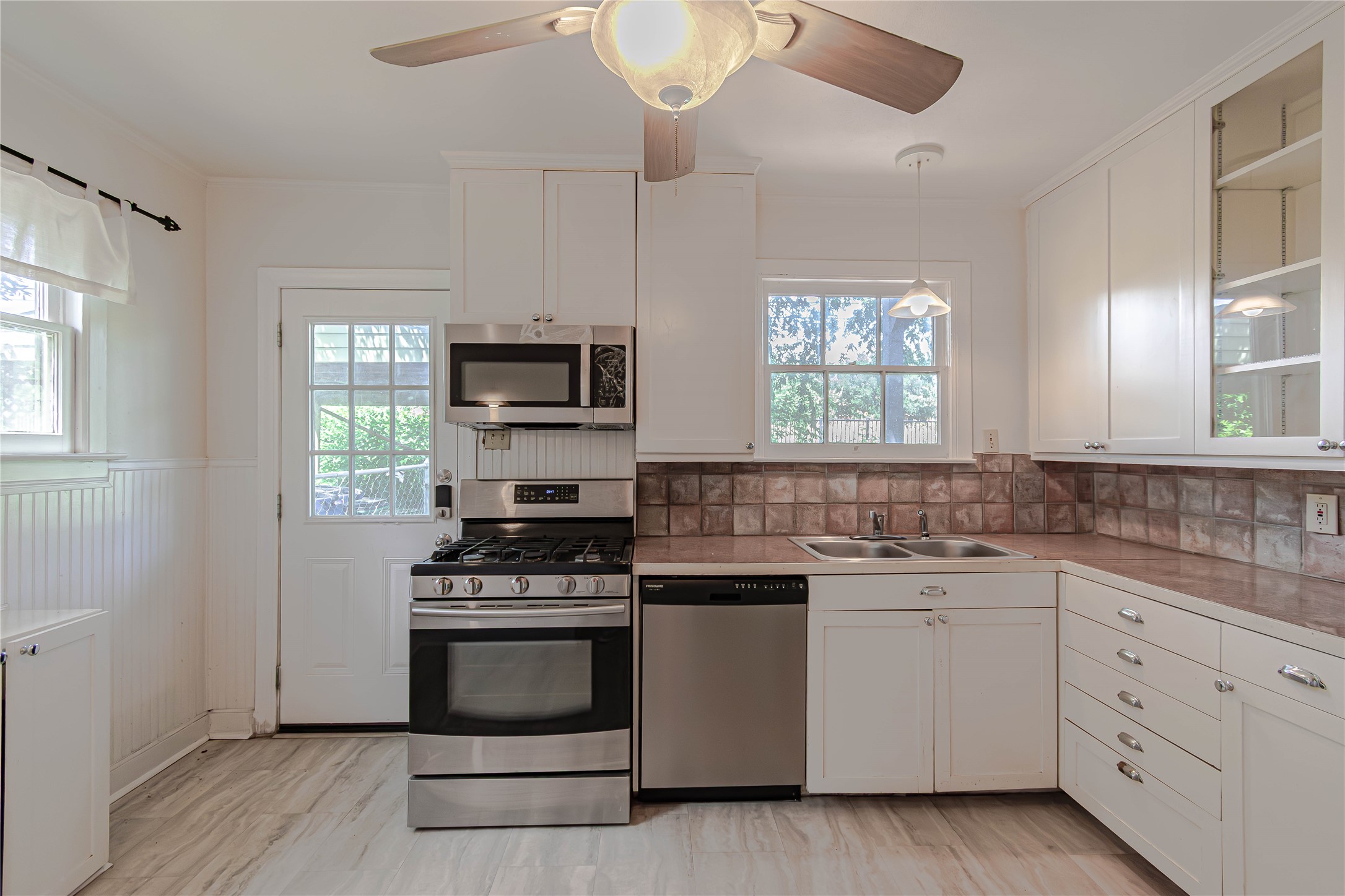 1202 Norwood Road Austin, TX 78722 - Photo 18 of 37