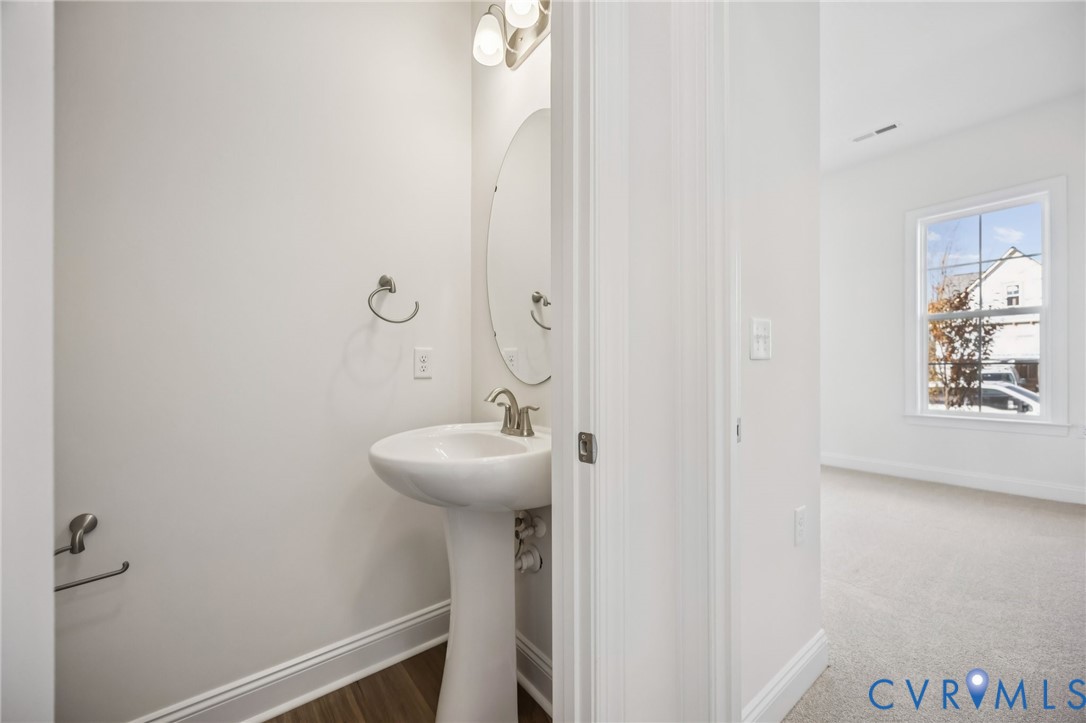 1042 Arbor Heights Terrace Midlothian, VA 23114 - Photo 15 of 35 a bathroom with a sink and mirror