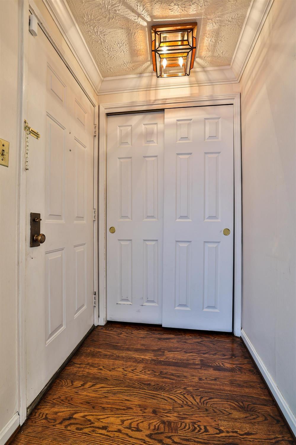 350 Compton Road Cincinnati, OH 45215 - Photo 3 of 43