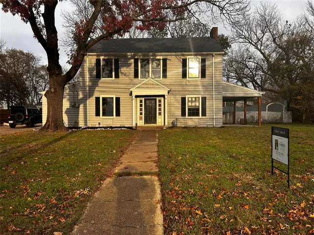 $350,000 | 1102 North Preston Street, Ennis, TX 75119