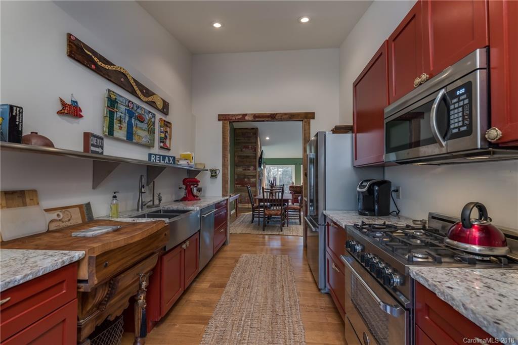 29 Hunting Country Trail Tryon, NC 28782 - Photo 9 of 20 a kitchen with lots of counter top space