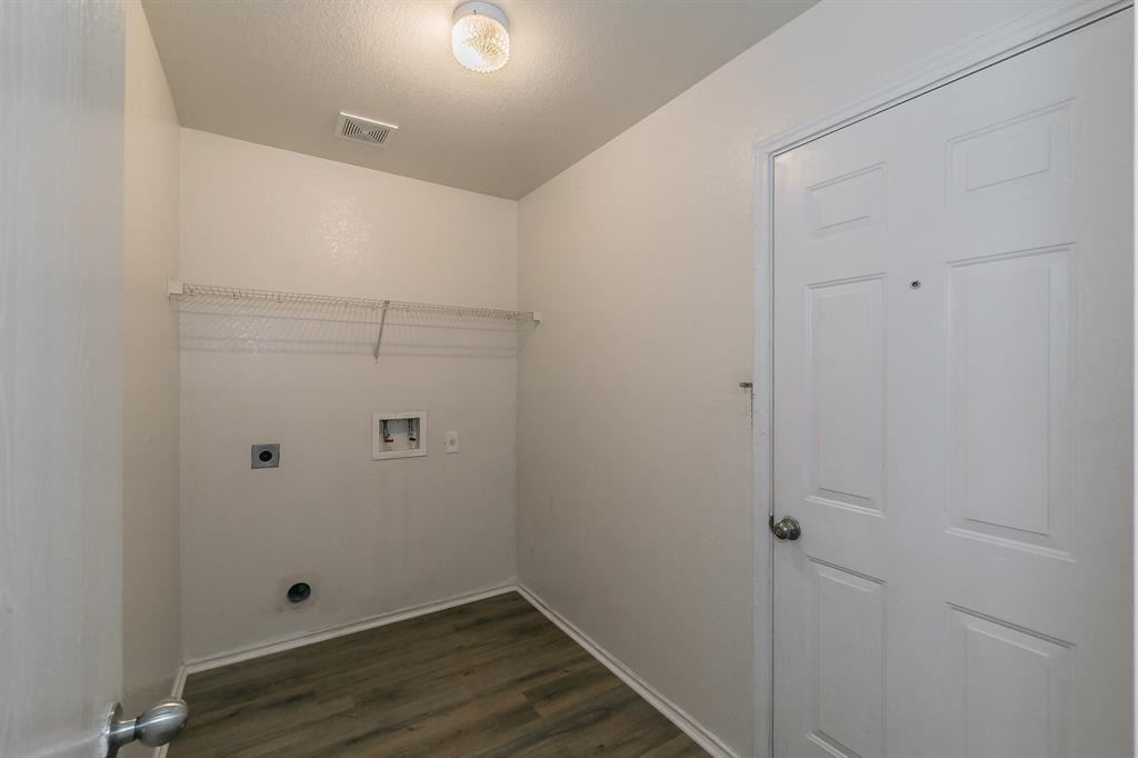 213 Cres Ridge Drive Fort Worth, TX 76140 - Photo 27 of 32 a view of small space