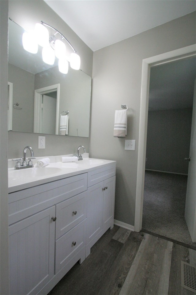 6016 Stratton Place Raleigh, NC 27609 - Photo 19 of 30 Master Vanity