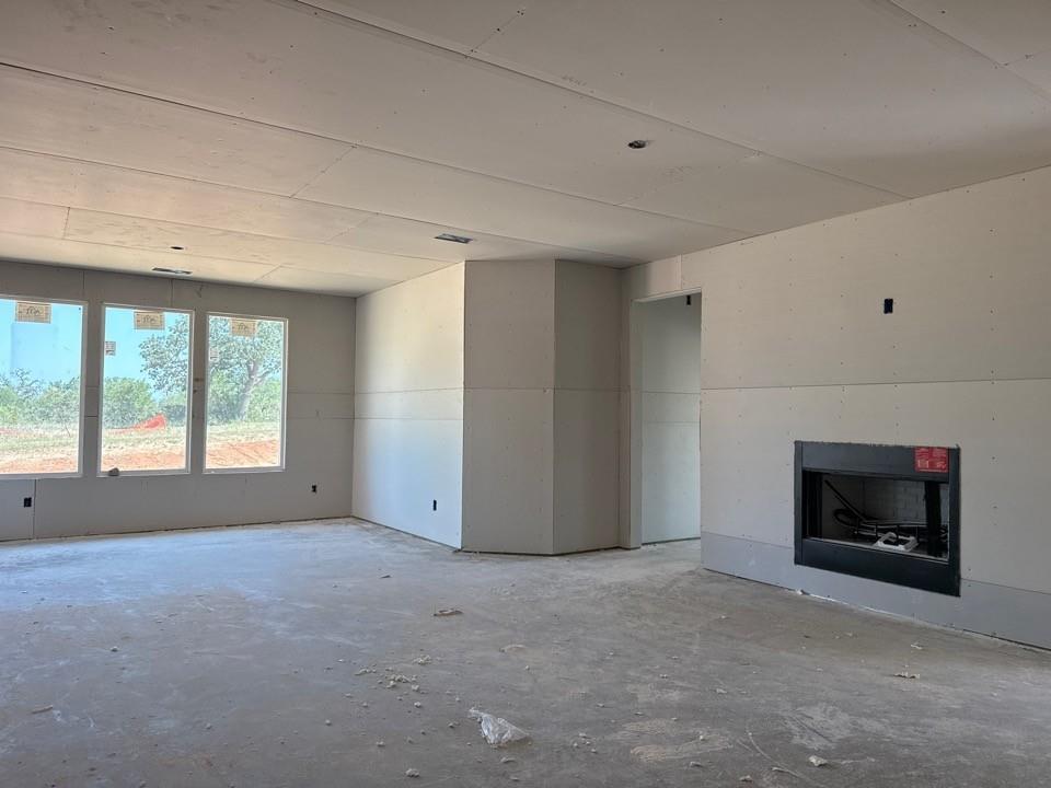 205 Oak Grv Way Springtown, TX 76082 - Photo 11 of 21 Gallery Image 11