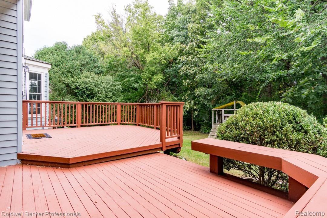 495 Bolinger Street Rochester, MI 48307 - Photo 25 of 30 Multi tier deck that is perfect for entertaining!