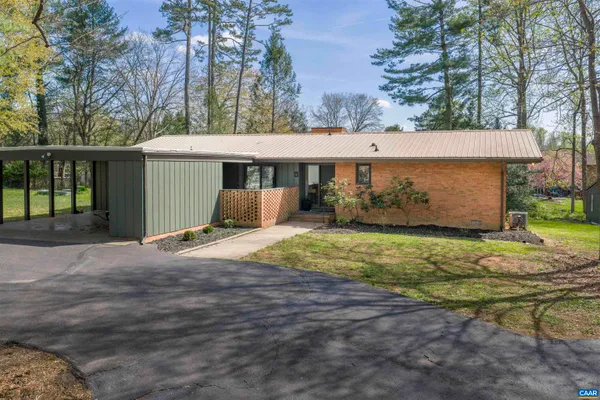 $689,000 | 5 Vincennes Court, Charlottesville, VA 22911