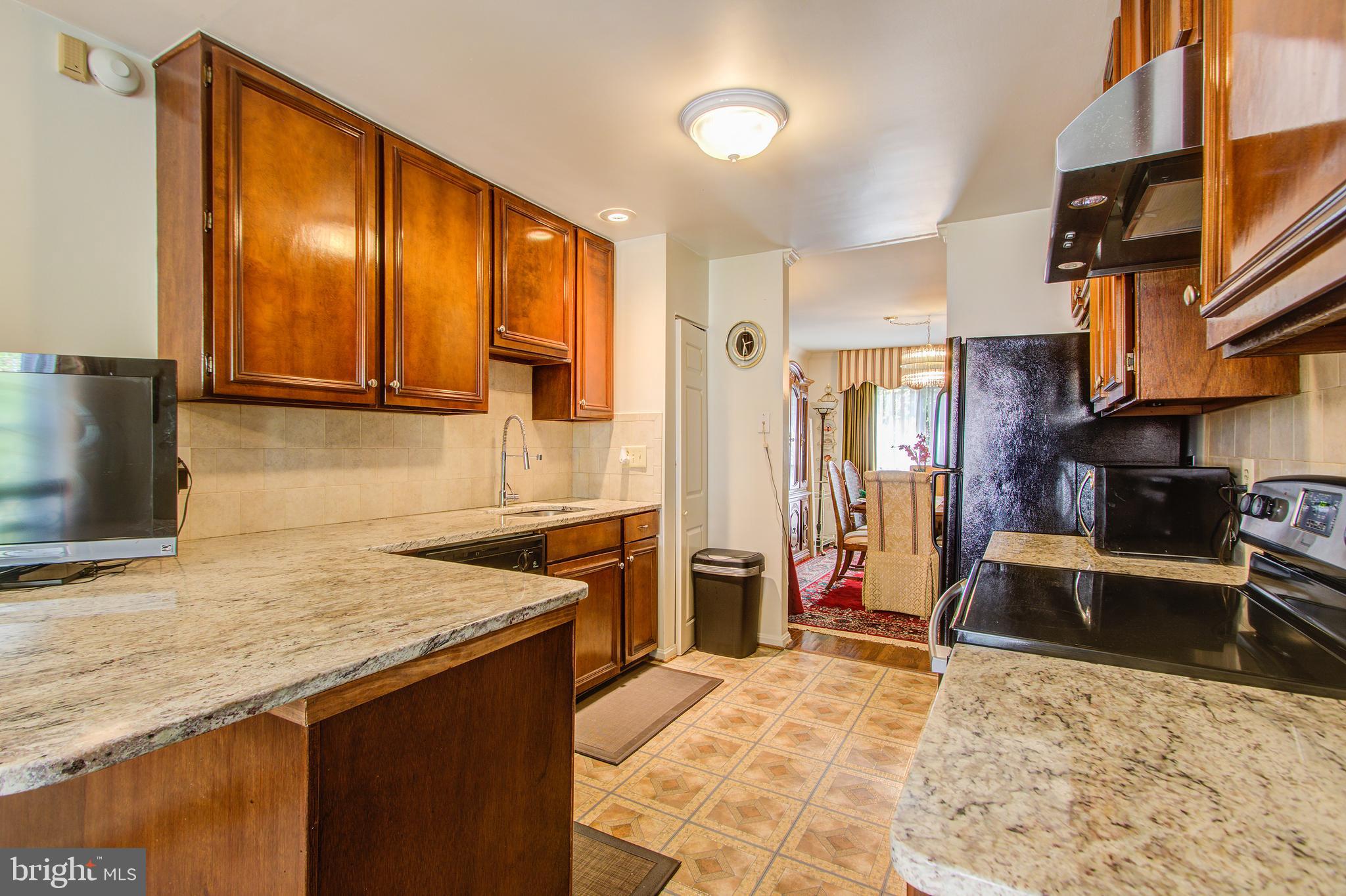 10940 Pebble Run Drive Silver Spring, MD 20902 - Photo 16 of 36 Kitchen with granite countertops