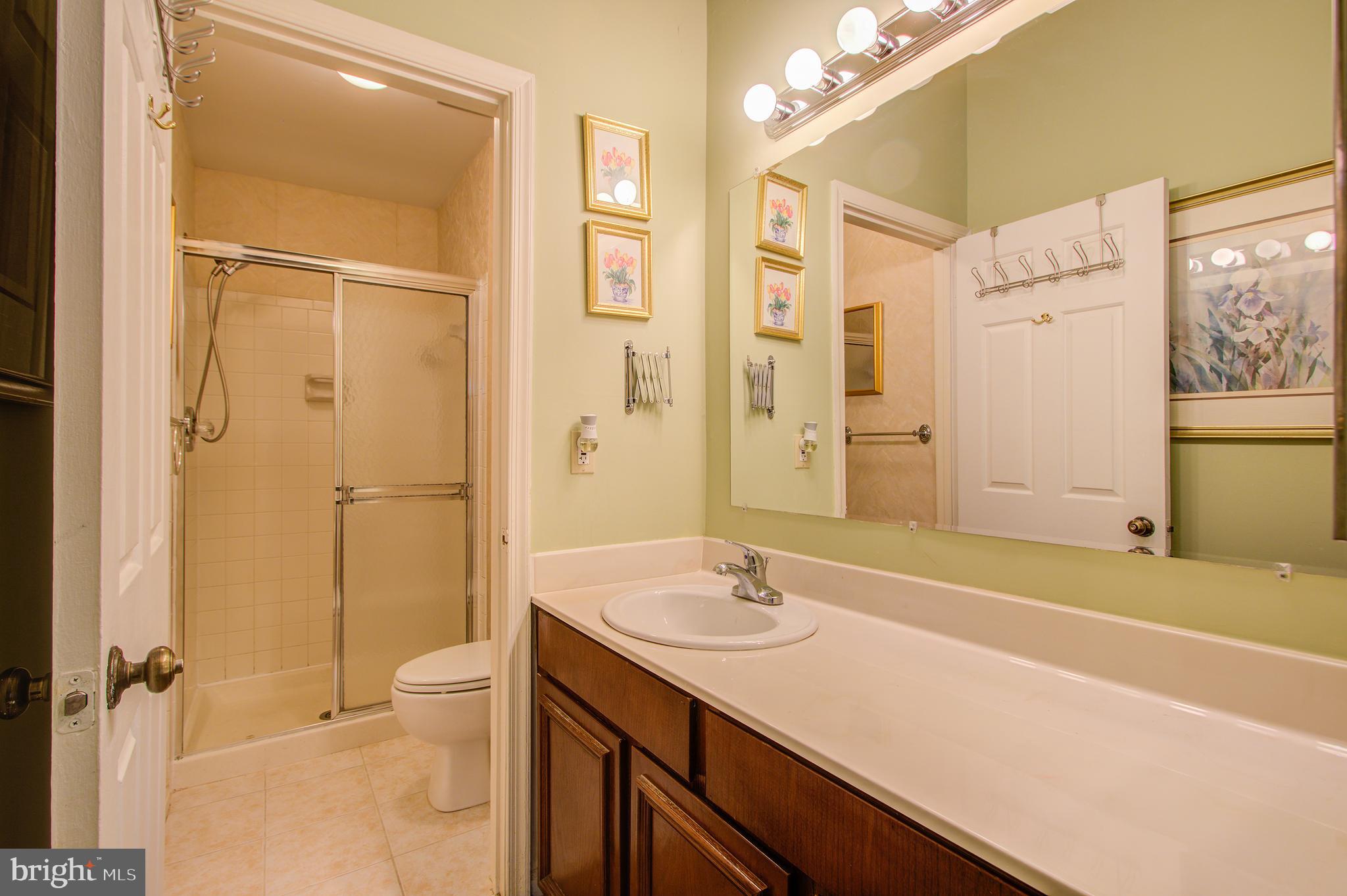 10940 Pebble Run Drive Silver Spring, MD 20902 - Photo 32 of 36 Full bath